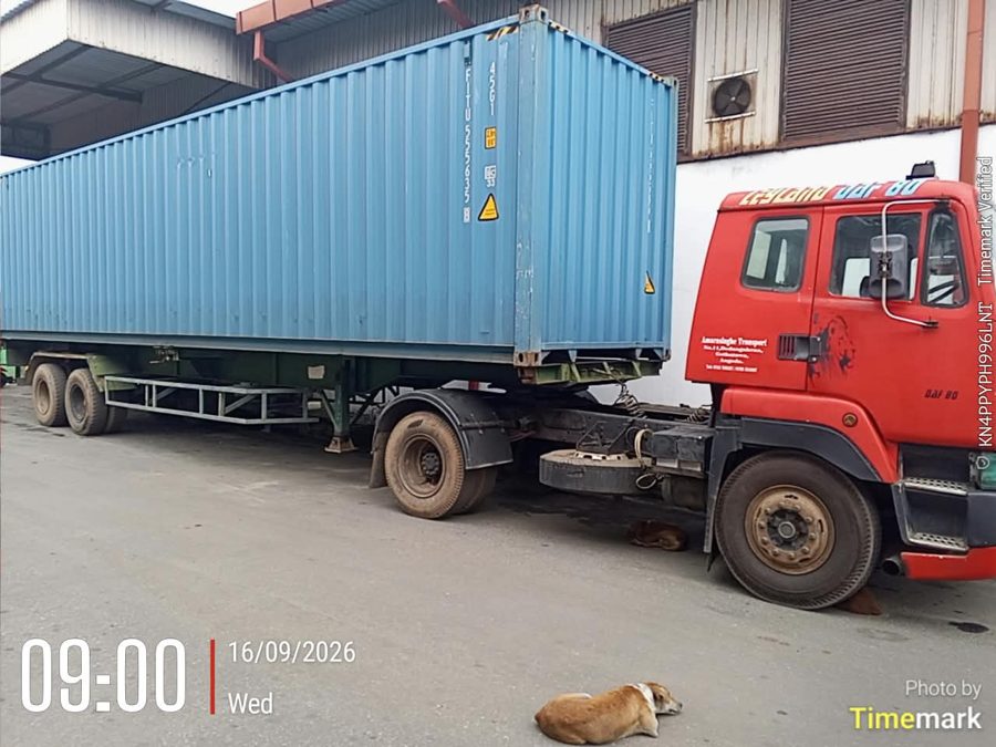 Container arriving on truck