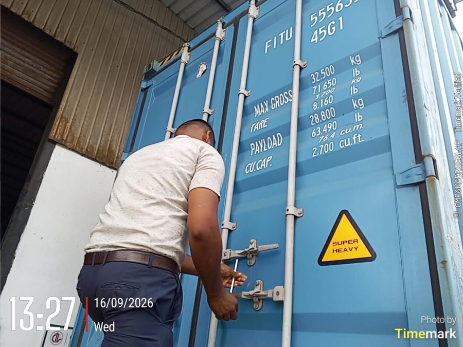 Closing container doors